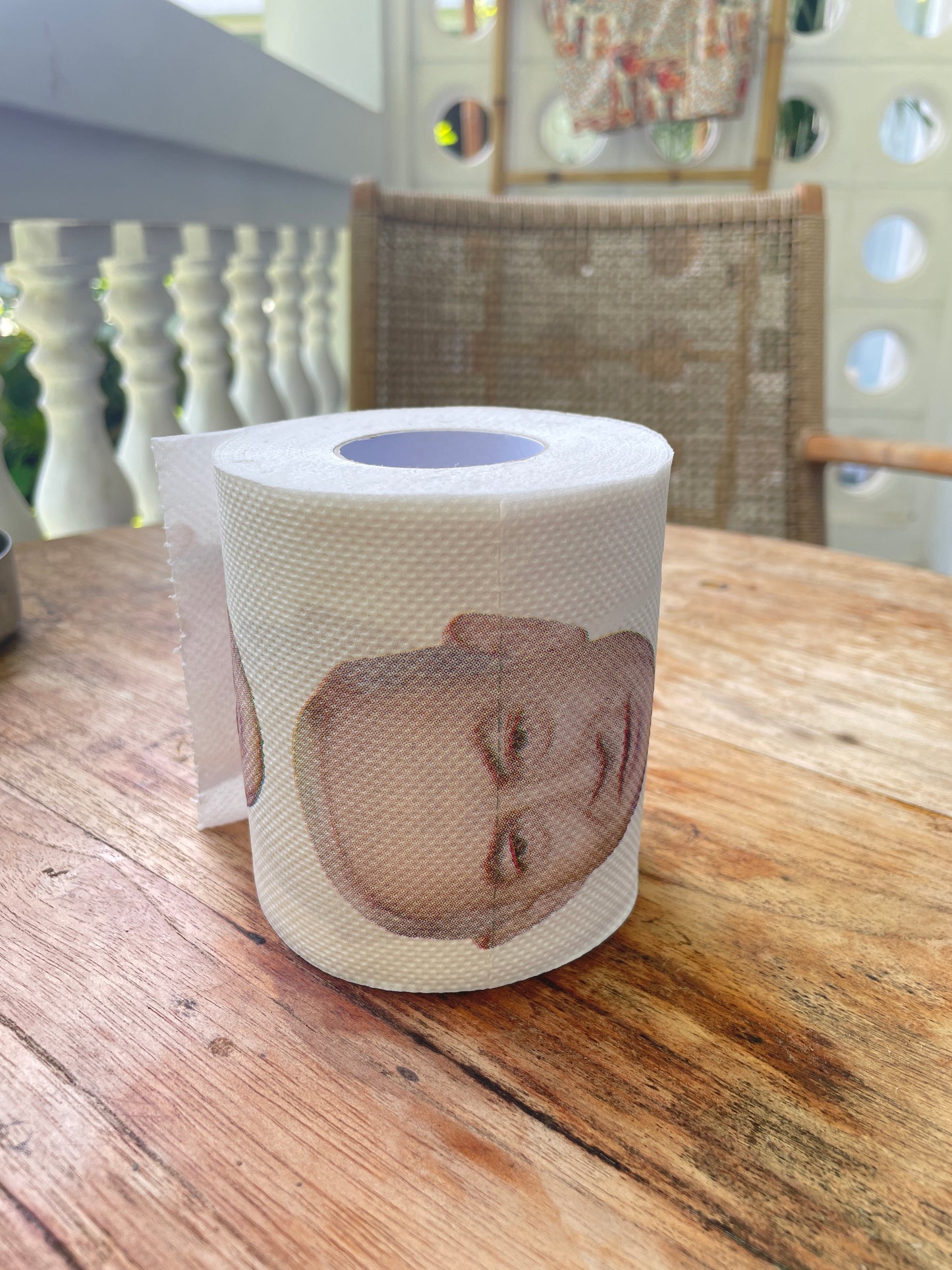 Netanyahu toilet paper